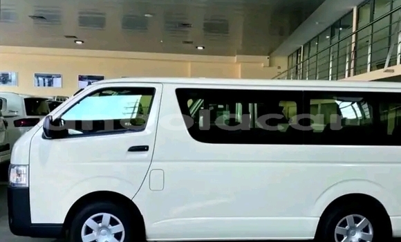Buy Used Toyota Hiace White Car in Luanda in Luanda Province Buy Used Toyota Hiace White Car in Luanda in Luanda Province