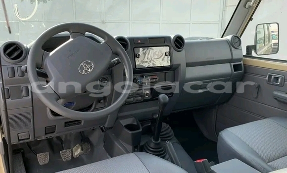 Buy Used Toyota Land Cruiser Silver Car in Luanda in Luanda Province Buy Used Toyota Land Cruiser Silver Car in Luanda in Luanda Province