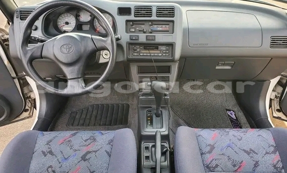 Comprar Usado Toyota RAV4 Branco Carro em Luanda em Luanda Province Comprar Usado Toyota RAV4 Branco Carro em Luanda em Luanda Province
