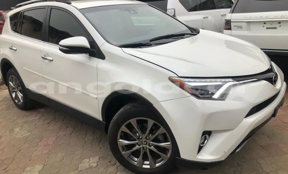 Comprar Usado Toyota RAV4 Branco Carro em Luena em Moxico Comprar Usado Toyota RAV4 Branco Carro em Luena em Moxico
