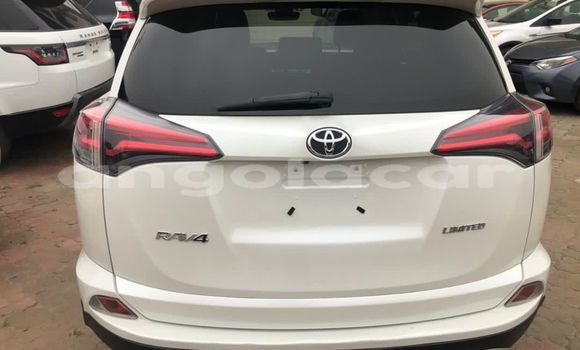 Comprar Usado Toyota RAV4 Branco Carro em Luena em Moxico Comprar Usado Toyota RAV4 Branco Carro em Luena em Moxico