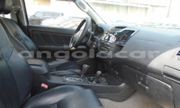 Comprar Usado Toyota Hilux Branco Carro em Luau em Moxico Comprar Usado Toyota Hilux Branco Carro em Luau em Moxico