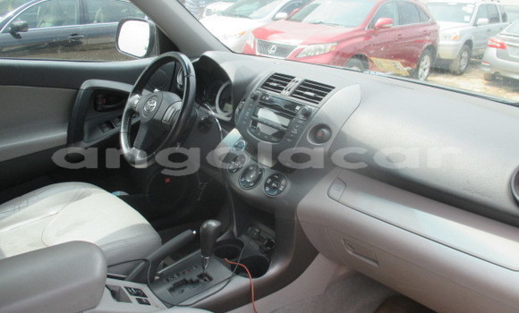 Comprar Usado Toyota RAV4 Outro Carro em Luena em Moxico Comprar Usado Toyota RAV4 Outro Carro em Luena em Moxico