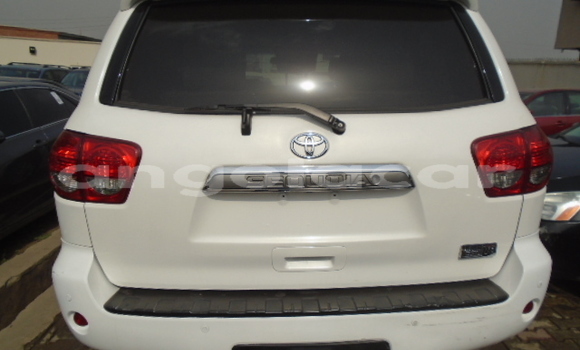 Comprar Usado Toyota Sequoia Branco Carro em Luena em Moxico Comprar Usado Toyota Sequoia Branco Carro em Luena em Moxico