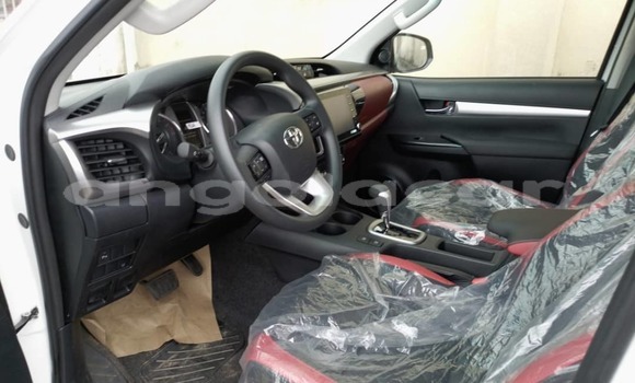 Comprar Usado Toyota Hilux Branco Carro em Luena em Moxico Comprar Usado Toyota Hilux Branco Carro em Luena em Moxico