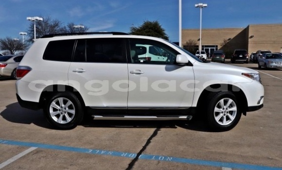 Buy Used Toyota Highlander White Car in Luau in Moxico Buy Used Toyota Highlander White Car in Luau in Moxico