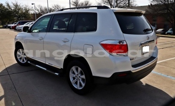 Buy Used Toyota Highlander White Car in Luau in Moxico Buy Used Toyota Highlander White Car in Luau in Moxico