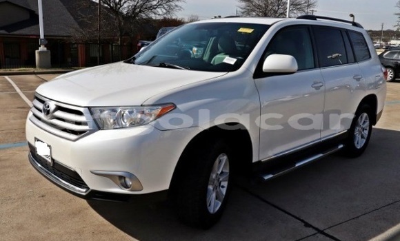 Buy Used Toyota Highlander White Car in Luau in Moxico Buy Used Toyota Highlander White Car in Luau in Moxico