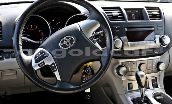 Buy Used Toyota Highlander White Car in Luau in Moxico Buy Used Toyota Highlander White Car in Luau in Moxico