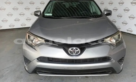 Comprar Usado Toyota RAV4 Prata Carro em Luanda em Luanda Province