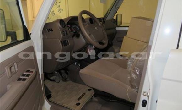 Acheter Occasion Voiture Toyota Land Cruiser Blanc à Luanda, Province de Luanda Acheter Occasion Voiture Toyota Land Cruiser Blanc à Luanda, Province de Luanda