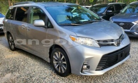 Buy Used Toyota Sienna Silver Car in Luanda in Luanda Province Buy Used Toyota Sienna Silver Car in Luanda in Luanda Province
