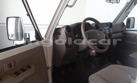 Acheter Occasion Voiture Toyota Land Cruiser Blanc à Luanda, Province de Luanda Acheter Occasion Voiture Toyota Land Cruiser Blanc à Luanda, Province de Luanda