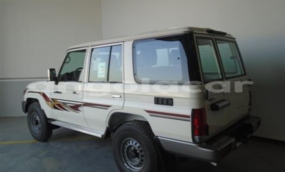 Acheter Occasion Voiture Toyota Land Cruiser Blanc à Luanda, Province de Luanda Acheter Occasion Voiture Toyota Land Cruiser Blanc à Luanda, Province de Luanda