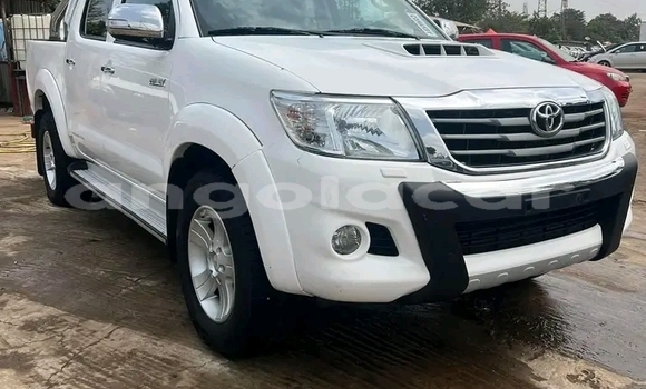 Buy Used Toyota Hilux White Car in Luanda in Luanda Province