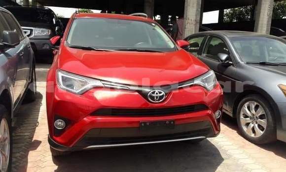 Comprar Usado Toyota RAV4 Vermelho Carro em Luanda em Luanda Province Comprar Usado Toyota RAV4 Vermelho Carro em Luanda em Luanda Province
