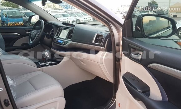 Buy Import Toyota Highlander Other Car in Import - Dubai in Bengo Province Buy Import Toyota Highlander Other Car in Import - Dubai in Bengo Province
