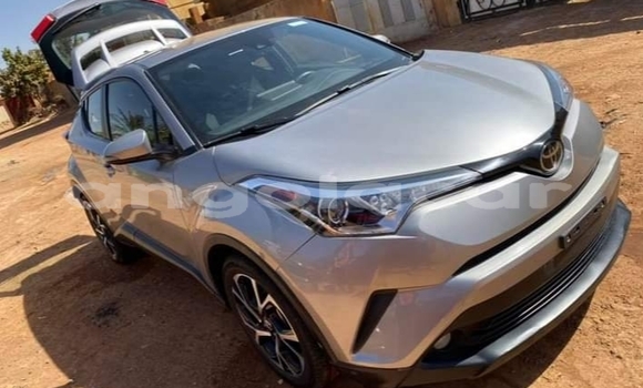 Comprar Usado Toyota C-HR Prata Carro em Luanda em Luanda Province Comprar Usado Toyota C-HR Prata Carro em Luanda em Luanda Province
