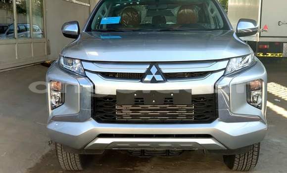 Buy Used Mitsubishi L200 Silver Car in Luanda in Luanda Province Buy Used Mitsubishi L200 Silver Car in Luanda in Luanda Province