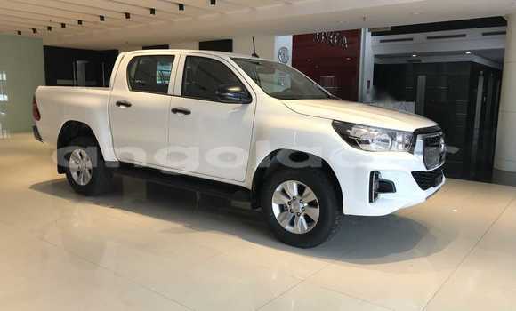 Buy Used Toyota Hilux White Car in Luanda in Luanda Province Buy Used Toyota Hilux White Car in Luanda in Luanda Province