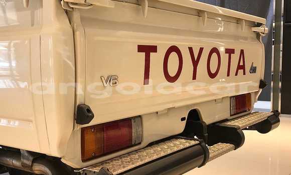 Acheter Occasion Voiture Toyota Land Cruiser Marron à Luanda, Province de Luanda Acheter Occasion Voiture Toyota Land Cruiser Marron à Luanda, Province de Luanda