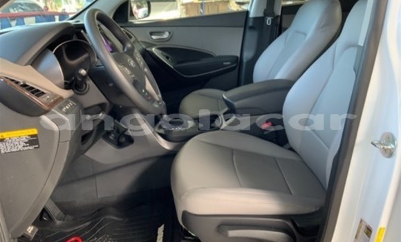 Buy Used Hyundai Santa Fe White Car in Luanda in Luanda Province Buy Used Hyundai Santa Fe White Car in Luanda in Luanda Province