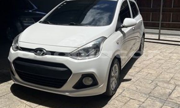 Buy Used Hyundai i10 White Car in Luanda in Luanda Province Buy Used Hyundai i10 White Car in Luanda in Luanda Province