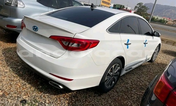 Buy Used Hyundai Sonata White Car in Luanda in Luanda Province Buy Used Hyundai Sonata White Car in Luanda in Luanda Province