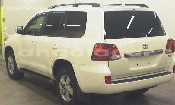 Comprar Importar Toyota Land Cruiser Branco Carro em Import - Dubai em Bengo Province Comprar Importar Toyota Land Cruiser Branco Carro em Import - Dubai em Bengo Province