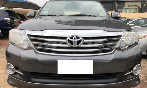 Acheter Occasion Voiture Toyota Fortuner Noir à Luena, Moxico Acheter Occasion Voiture Toyota Fortuner Noir à Luena, Moxico