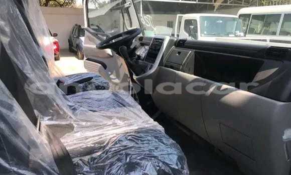 Comprar Usado Mitsubishi Colt Branco Carro em Luanda em Luanda Province Comprar Usado Mitsubishi Colt Branco Carro em Luanda em Luanda Province