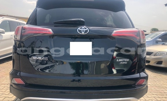 Comprar Usado Toyota RAV4 Preto Carro em Luena em Moxico Comprar Usado Toyota RAV4 Preto Carro em Luena em Moxico