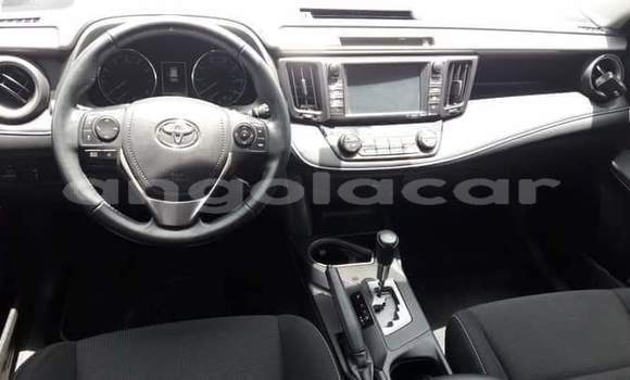 Comprar Usado Toyota RAV4 Vermelho Carro em Luena em Moxico Comprar Usado Toyota RAV4 Vermelho Carro em Luena em Moxico