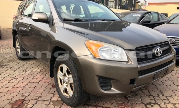 Comprar Usado Toyota RAV4 Outro Carro em Luena em Moxico Comprar Usado Toyota RAV4 Outro Carro em Luena em Moxico