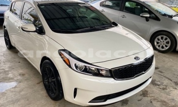 Comprar Usado Kia Forte Branco Carro em Luena em Moxico