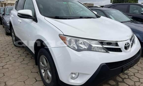 Acheter Occasion Voiture Toyota RAV4 Blanc à Luanda, Province de Luanda Acheter Occasion Voiture Toyota RAV4 Blanc à Luanda, Province de Luanda