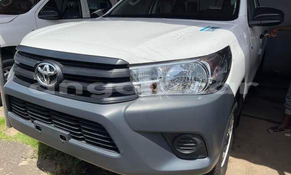 Comprar Usado Toyota Hilux Branco Carro em Luanda em Luanda Province