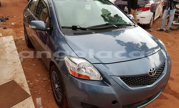 Comprar Usado Toyota Yaris Azul Carro em Luanda em Luanda Province