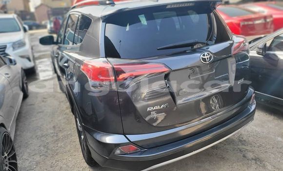 Comprar Usado Toyota RAV4 Preto Carro em Luena em Moxico Comprar Usado Toyota RAV4 Preto Carro em Luena em Moxico