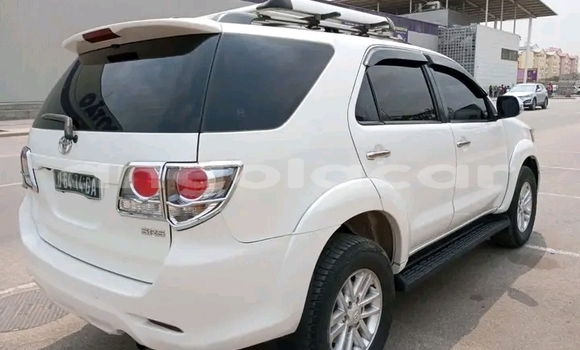 Acheter Occasion Voiture Toyota Fortuner Blanc à Luanda, Province de Luanda Acheter Occasion Voiture Toyota Fortuner Blanc à Luanda, Province de Luanda
