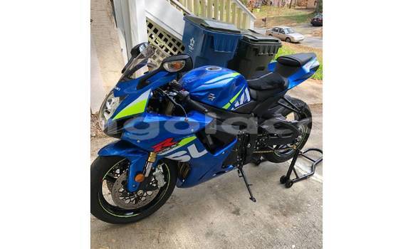 Comprar Usado Suzuki GSX–R Azul Moto em Luanda em Luanda Province Comprar Usado Suzuki GSX–R Azul Moto em Luanda em Luanda Province