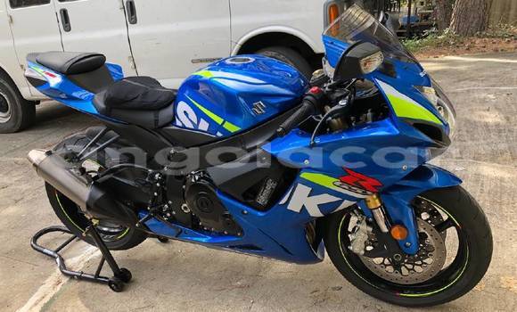 Comprar Usado Suzuki GSX–R Azul Moto em Luanda em Luanda Province Comprar Usado Suzuki GSX–R Azul Moto em Luanda em Luanda Province