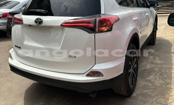 Comprar Usado Toyota RAV4 Branco Carro em Luena em Moxico Comprar Usado Toyota RAV4 Branco Carro em Luena em Moxico