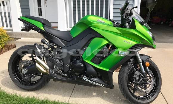 Comprar Usado Kawasaki Z 1000 Verde Moto em Luanda em Luanda Province Comprar Usado Kawasaki Z 1000 Verde Moto em Luanda em Luanda Province