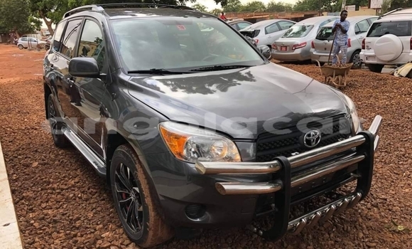 Comprar Usado Toyota RAV4 Preto Carro em Luanda em Luanda Province