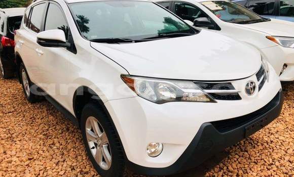 Comprar Usado Toyota RAV4 Branco Carro em Luanda em Luanda Province