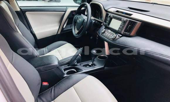 Comprar Usado Toyota RAV4 Branco Carro em Luanda em Luanda Province Comprar Usado Toyota RAV4 Branco Carro em Luanda em Luanda Province