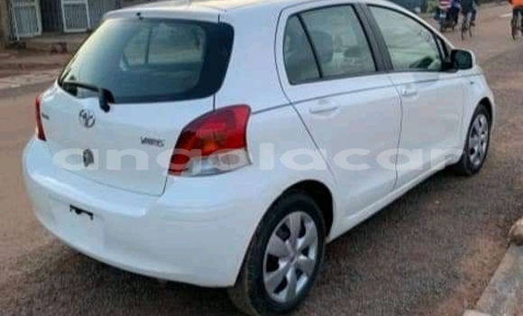 Comprar Usado Toyota Yaris Branco Carro em Luanda em Luanda Province