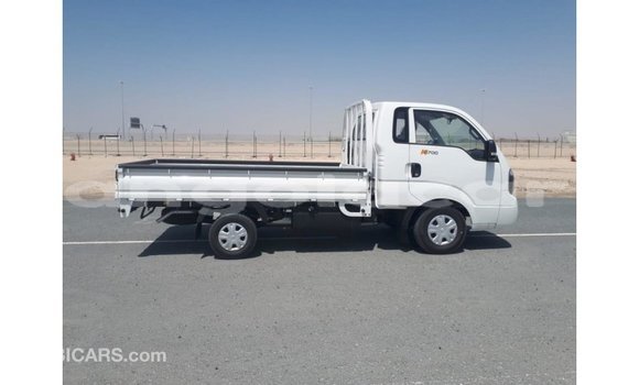 Buy Import Kia Carens White Car in Import - Dubai in Bengo Province Buy Import Kia Carens White Car in Import - Dubai in Bengo Province