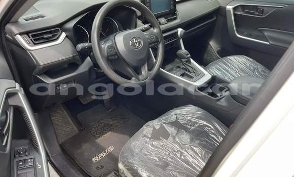 Acheter Occasion Voiture Toyota RAV4 Blanc à Luanda, Province de Luanda Acheter Occasion Voiture Toyota RAV4 Blanc à Luanda, Province de Luanda